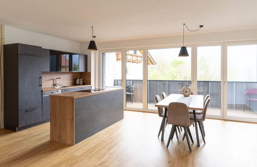 Fronhausen Apartment | Nice apartment for 6 guests with WIFI, TV, patio and parking