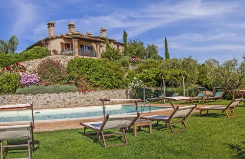 Allerona Apartment | Nice apartment for 6 guests with WIFI, pool, TV, patio, pets allowed, panoramic view and parking