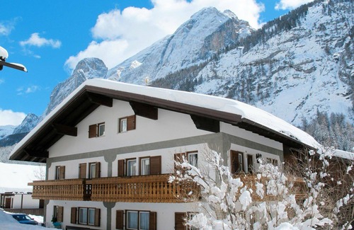 Penia Apartment | Nice apartment for 6 guests with WIFI, TV, patio and parking