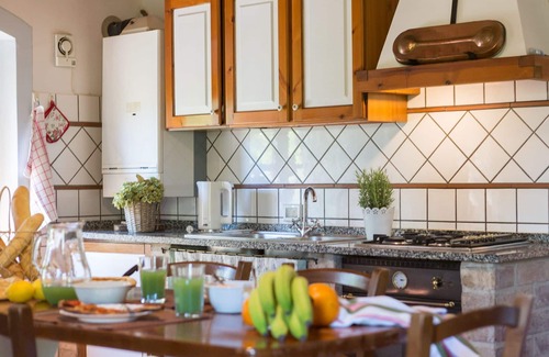 Peccioli Apartment | Nice apartment for 6 guests with A/C, pool, WIFI, TV, pets allowed, panoramic view and parking