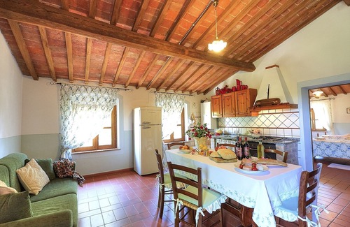 Peccioli Apartment | Nice apartment for 6 guests with A/C, pool, WIFI, TV, pets allowed, panoramic view and parking