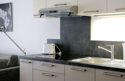 Jonzac Apartment | Nice apartment for 6 guests with WIFI, A/C, TV, balcony, pets allowed and parking
