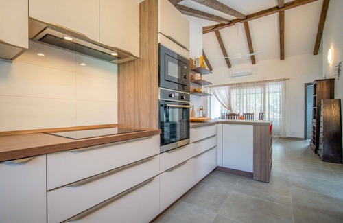 Artatore Apartment | Nice apartment for 6 guests with WIFI, A/C, hot tub, TV and terrace