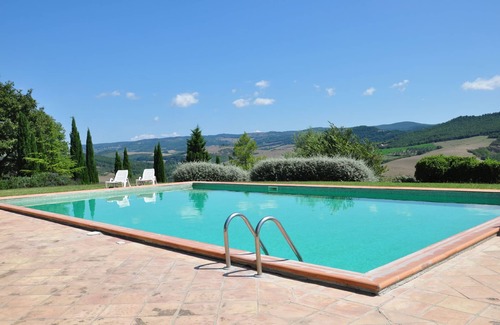 Il Poggio Apartment | Nice apartment for 6 guests with WIFI, pool, TV, pets allowed, panoramic view and parking