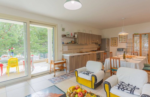 Pineto Apartment | Nice apartment for 6 guests with WIFI, TV, terrace, pets allowed, panoramic view and parking