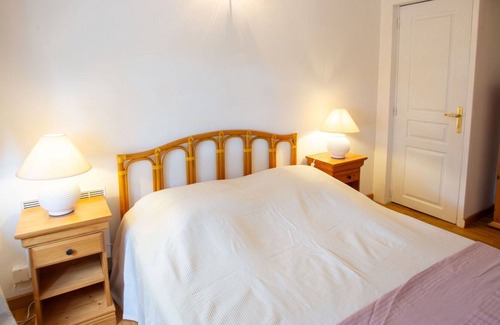 Hyeres Apartment | Nice apartment for 6 guests with WIFI, pool, TV, terrace and parking
