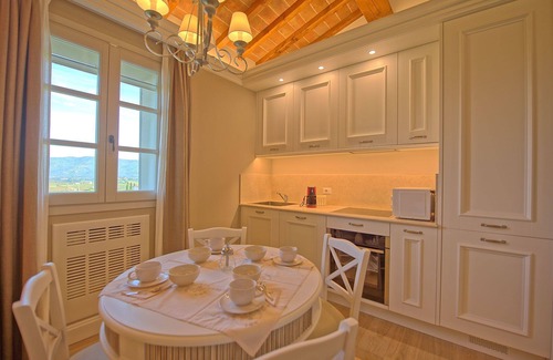Vinci Apartment | Nice apartment for 6 people with A/C, pool, WIFI, TV, panoramic view and parking