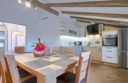 Valica Apartment | Nice apartment for 6 people with WIFI, A/C, private pool, TV and terrace