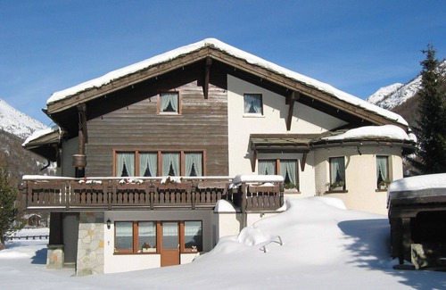 Saas Almagell Apartment | Nice apartment for 8 people with WIFI, TV, patio, pets allowed, panoramic view and parking