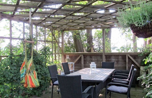 Armstorf Apartment | Nice apartment for 8 guests with WIFI, TV, patio and parking