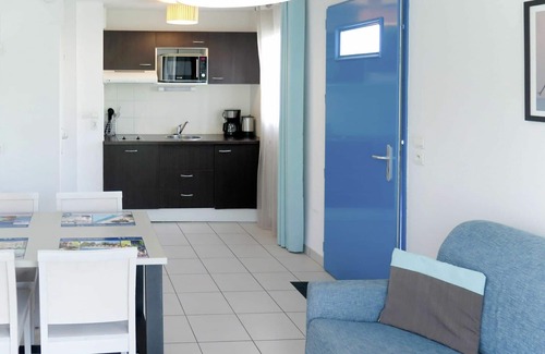 Saint-Palais-sur-Mer Apartment | Nice apartment for 8 people with WIFI, hot tub, pool, TV, terrace and pets allowed