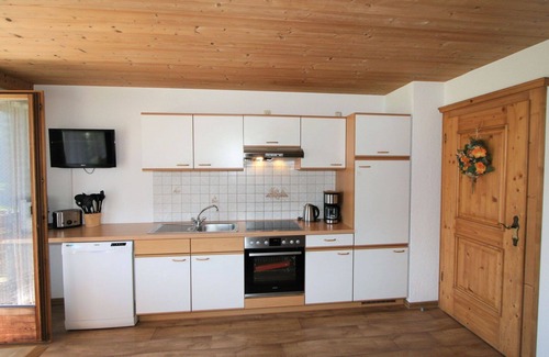 Emberg Apartment | Nice apartment for 5 people with WIFI, TV, terrace and parking