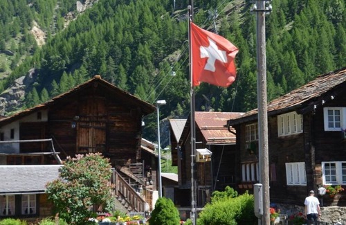 Saas Grund Apartment | Nice apartment for 4 people with WIFI, TV, balcony and pets allowed