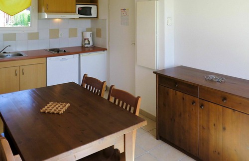 Prayssac Apartment | Nice apartment for 4 people with WIFI, pool, TV, terrace, pets allowed and parking