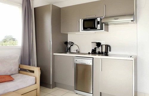 Frehel Apartment | Nice apartment for 4 people with WIFI, pool, TV, terrace, pets allowed and parking