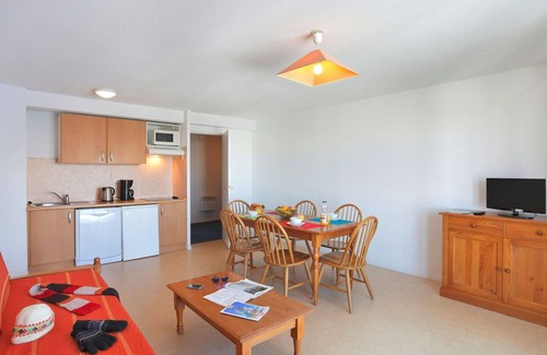 Germ Apartment | Nice apartment for 8 guests with WIFI, pool, hot tub, TV, balcony and pets allowed