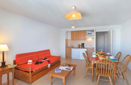 Germ Apartment | Nice apartment for 8 guests with WIFI, pool, hot tub, TV, balcony and pets allowed