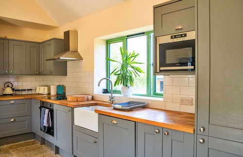 Little Rissington Apartment | Nice apartment for 4 guests with WIFI, pets allowed and parking
