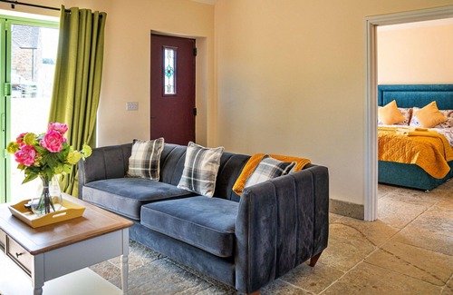 Little Rissington Apartment | Nice apartment for 4 guests with WIFI, pets allowed and parking