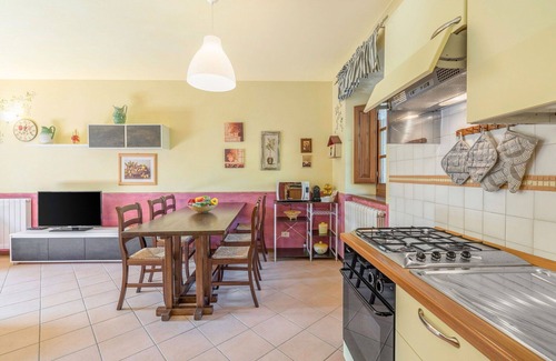 Cutigliano Apartment | Nice apartment for 4 people with WIFI, pool, TV and pets allowed
