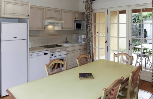Tourrettes House | Nice apartment in villa for 6 guests with A/C, pool, WIFI, TV, patio and pets allowed