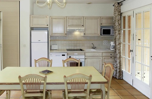 Tourrettes House | Nice apartment in villa for 6 guests with A/C, pool, WIFI, TV, patio and pets allowed