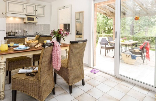 Favone House | Nice apartment in villa for 4 guests with WIFI, pool, A/C, TV, patio and pets allowed