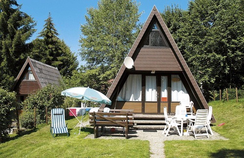 Waldkirchen House | Nice apartment in villa for 2 guests with TV, terrace, pets allowed and parking