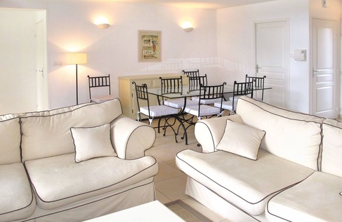 Pont-de-Larn House | Nice apartment in villa for 10 people with private pool, TV, terrace, pets allowed and parking