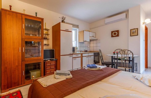 Liznjan Apartment | Nice apartment in Liznjan with