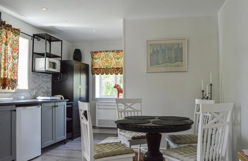 Malmkoping Apartment | Nice apartment in Malmköping with sauna