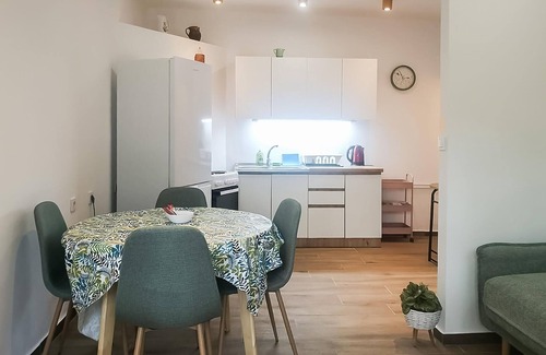 Bosana Apartment | Nice apartment in Novalja with house sea view