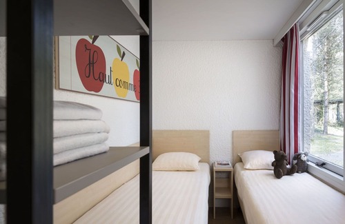 Les Barils House | Nice apartment in villa for 4 people with pool, WIFI, hot tub, TV, terrace and parking