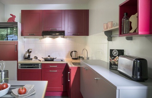 Pullay House | Nice apartment in villa for 4 guests with pool, hot tub, WIFI, TV, terrace and parking