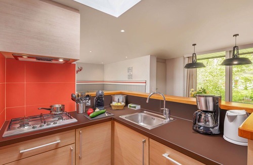 Les Barils House | Nice apartment in villa for 4 guests with pool, hot tub, WIFI, TV, terrace and parking