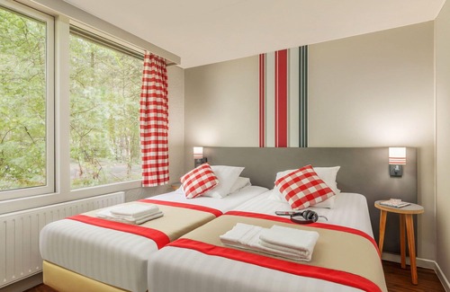 Les Barils House | Nice apartment in villa for 4 guests with pool, hot tub, WIFI, TV, terrace and parking
