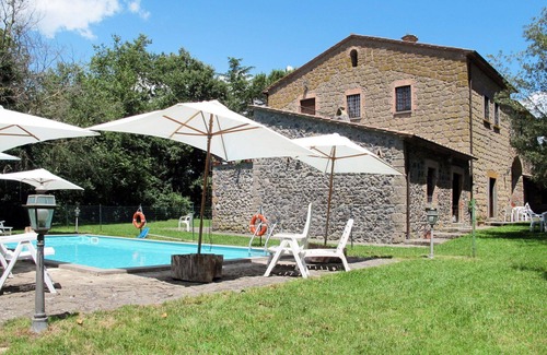 Capraccia Villa | Nice apartment in villa for 4 people with pool, WIFI, TV, patio and pets allowed