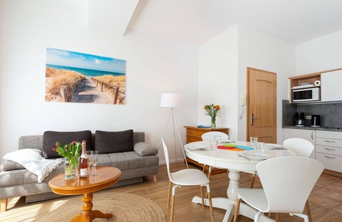 Sellin Villa | Nice apartment in villa for 4 people with WIFI, TV, terrace and pets allowed