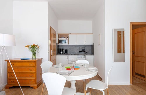 Sellin Villa | Nice apartment in villa for 4 people with WIFI, TV, terrace and pets allowed