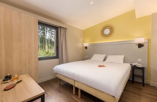 Hattigny House | Nice apartment in villa for 12 people with WIFI, pool, hot tub, TV and terrace