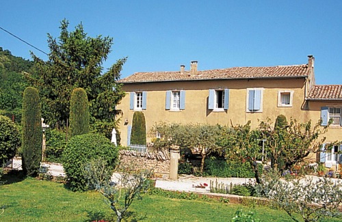 Menerbes House | Nice apartment in villa for 4 guests with WIFI, TV and terrace