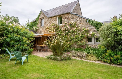 Sartilly-Baie-Bocage Villa | Nice apartment in villa for 3 people with WIFI, TV and terrace