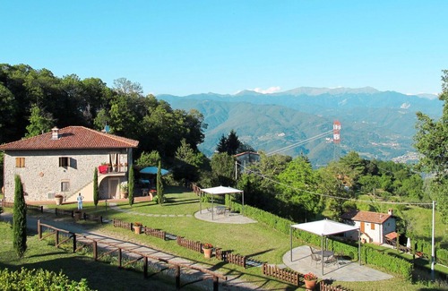 Molazzana Villa | Nice apartment in villa for 5 guests with WIFI, pool, TV, patio, pets allowed and parking