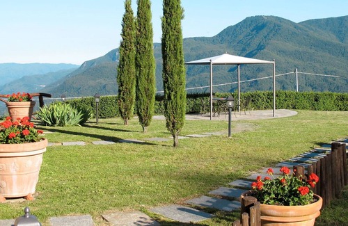 Molazzana Villa | Nice apartment in villa for 5 guests with WIFI, pool, TV, patio, pets allowed and parking