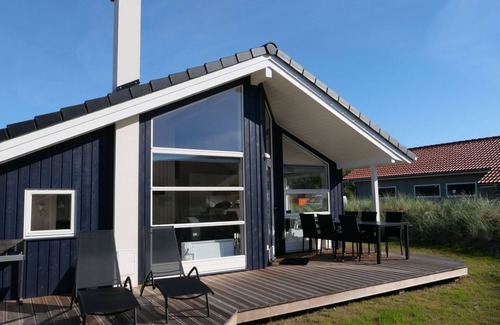 Grossenbrode House | Nice apartment in villa for 6 guests with WIFI, TV, terrace and pets allowed