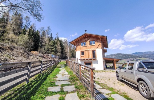 Livo Villa | Nice apartment in villa for 12 guests with WIFI, TV and patio