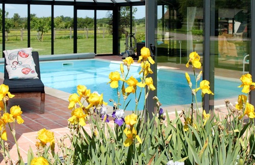 Corbon House | Nice apartment in villa for 3 guests with pool, WIFI, TV, patio, pets allowed and parking