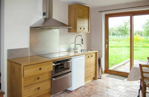 Victot - Pontfol House | Nice apartment in villa for 3 guests with pool, WIFI, TV, patio, pets allowed and parking