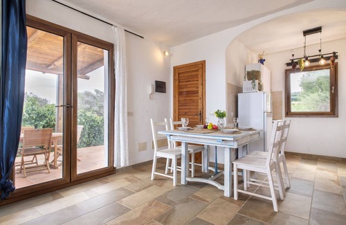 Cugnana Verde House | Nice apartment in villa for 6 people with WIFI, TV, patio and parking