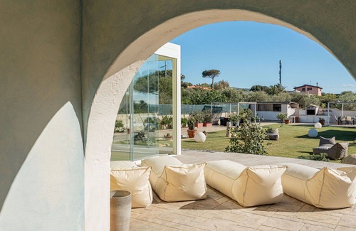Eden Beach Villa | Nice apartment in villa for 3 people with WIFI, pool, A/C, TV and patio
